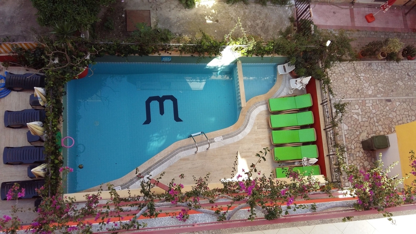 Imagen de la piscina del Musti Apart Hotel. Foto 19