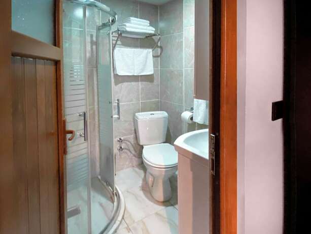 Imagen de la habitación del NEPT&Uuml;N INN. Foto 6