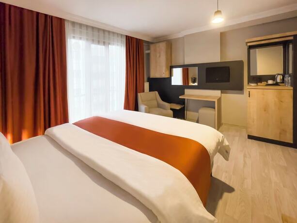Imagen de la habitación del NEPT&Uuml;N INN. Foto 9