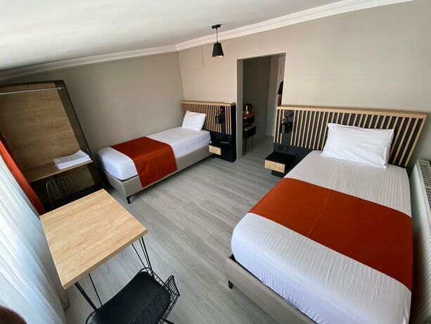 Imagen de la habitación del NEPT&Uuml;N INN. Foto 10