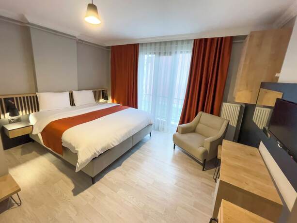 Imagen general del NEPT&Uuml;N INN. Foto 4