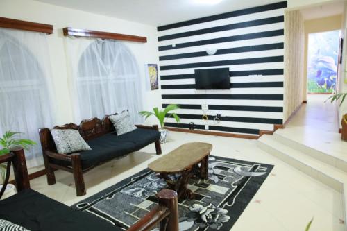 Imagen general del NYALI ENSUITE ROOMS WITH SWIMMING POOL, MOMBASA. Foto 2