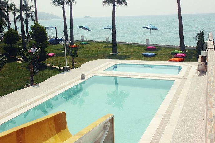 Imagen de la piscina del Nagidos Hotel. Foto 16