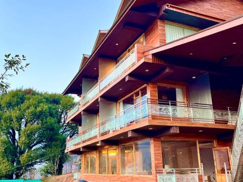 Imagen general del Naina Deventure Resort, Manali - Premium Rooms with Centrally Heated & Scenic View. Foto 2
