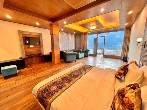Imagen general del Naina Deventure Resort, Manali - Premium Rooms with Centrally Heated & Scenic View. Foto 5