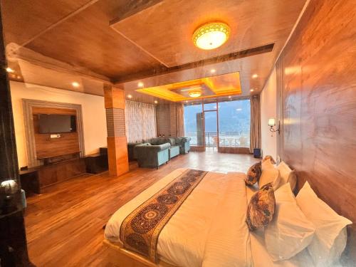 Imagen general del Naina Deventure Resort, Manali - Premium Rooms with Centrally Heated & Scenic View. Foto 6