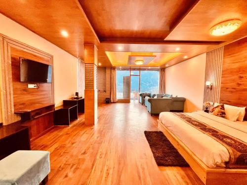Imagen general del Naina Deventure Resort, Manali - Premium Rooms with Centrally Heated & Scenic View. Foto 12