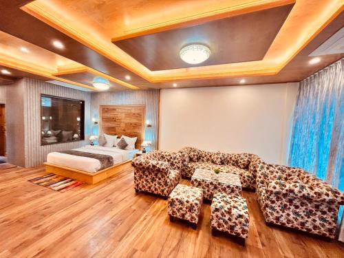 Imagen general del Naina Deventure Resort, Manali - Premium Rooms with Centrally Heated & Scenic View. Foto 13