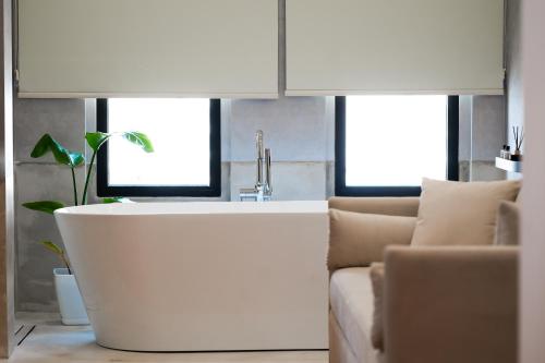 Imagen de la habitación del Naos Luxury Hotel. Foto 17