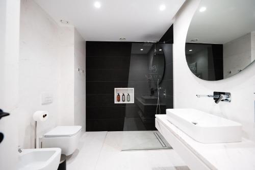 Imagen de la habitación del Naos Luxury Hotel. Foto 19