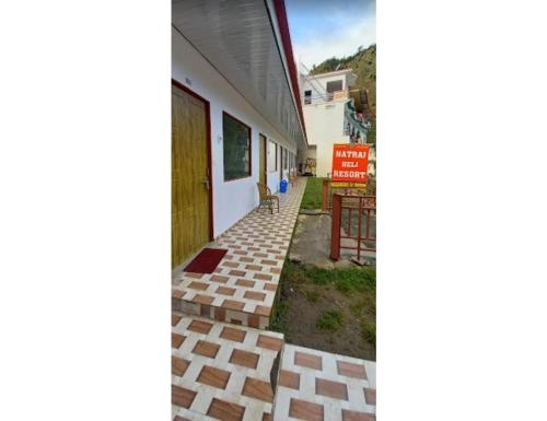 Imagen general del Natraj Heli Resort, Sersi. Foto 2