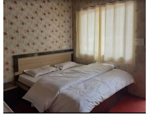 Imagen de la habitación del Natraj Heli Resort, Sersi. Foto 19