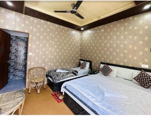 Imagen general del Natraj Heli Resort, Sersi. Foto 15