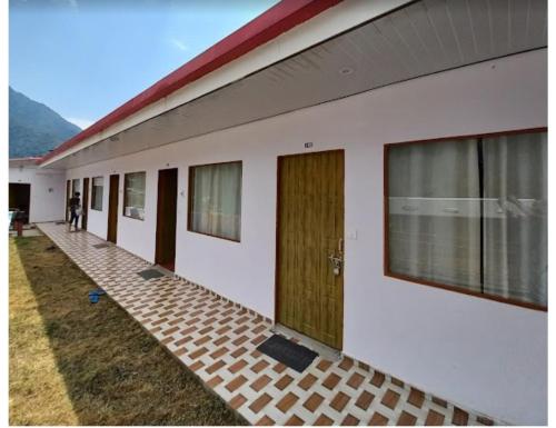 Imagen general del Natraj Heli Resort, Sersi. Foto 16