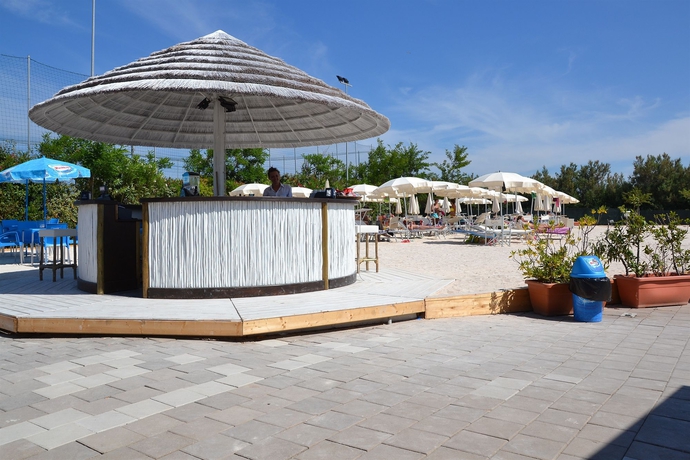 Imagen de la piscina del Natural Village Resort. Foto 9