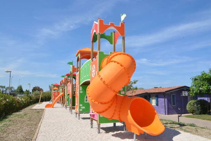 Imagen de los exteriores del Natural Village Resort. Foto 3