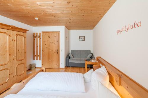 Imagen de la habitación del Naturhotel BERGhof. Foto 16