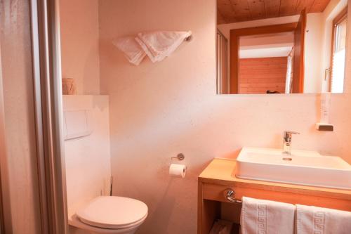 Imagen de la habitación del Naturhotel BERGhof. Foto 18