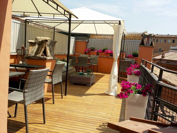 Imagen de los exteriores del Navona 49. Foto 12