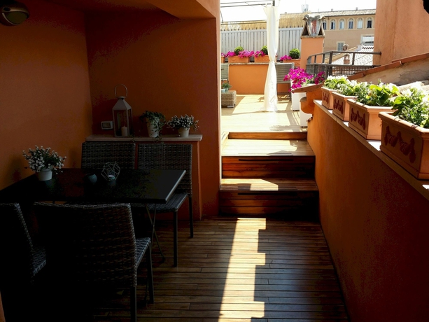 Imagen de los exteriores del Navona 49. Foto 14