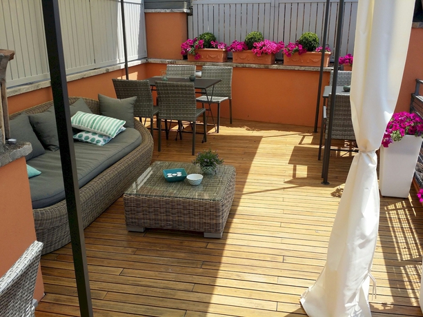 Imagen de los exteriores del Navona 49. Foto 15