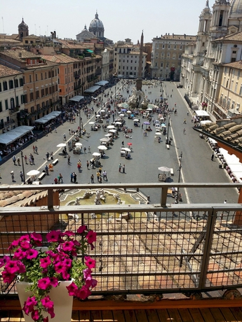 Imagen de los exteriores del Navona 49. Foto 16