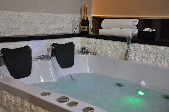 Imagen de la piscina del Navona Nice Room. Foto 14