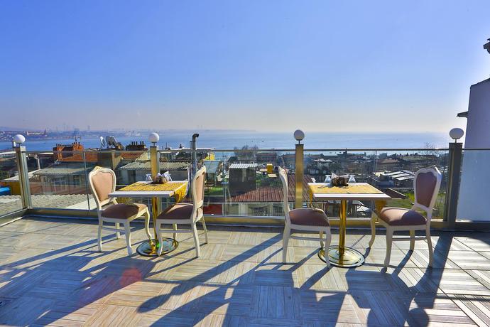 Imagen de los exteriores del Nayla Palace Hotel. Foto 8