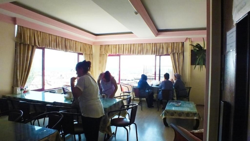 Imagen del bar/restaurante del Naz Hotel. Foto 6