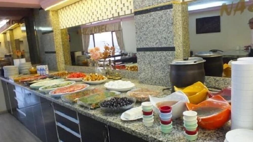 Imagen del bar/restaurante del Naz Hotel. Foto 9