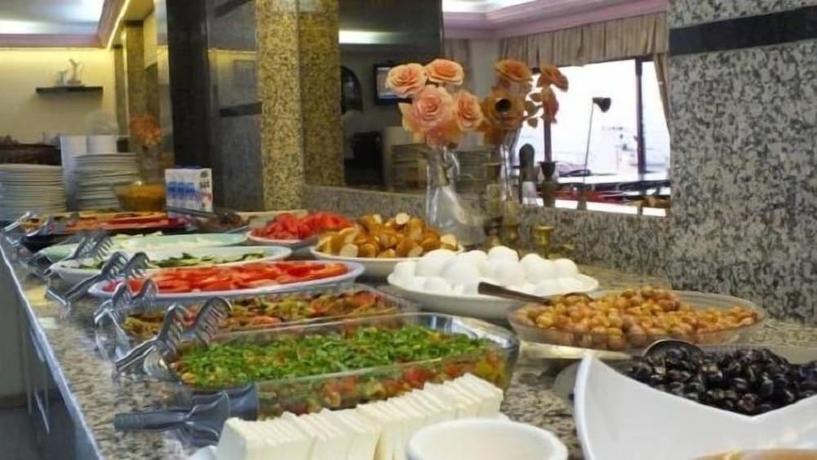 Imagen del bar/restaurante del Naz Hotel. Foto 10