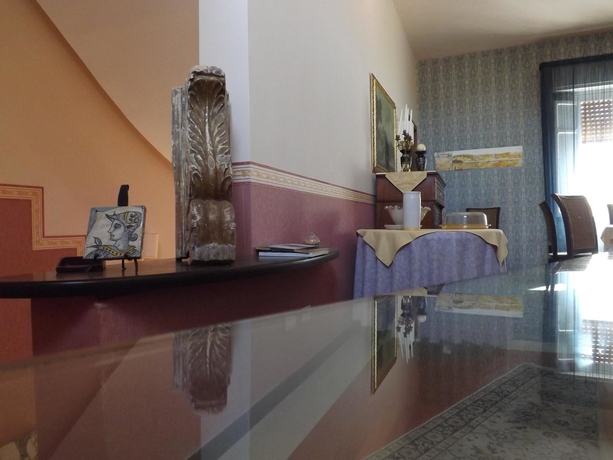 Imagen de los interiores del Neathon Rooms. Foto 8