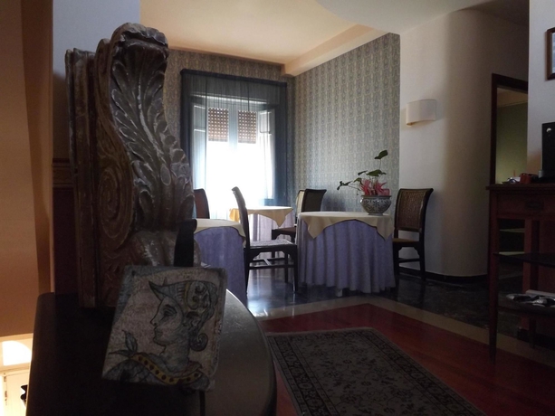 Imagen del bar/restaurante del Neathon Rooms. Foto 5