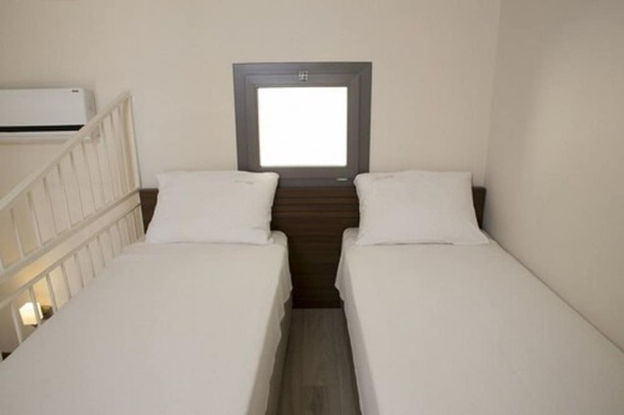 Imagen de la habitación del Neopol Hotel Deluxe. Foto 2