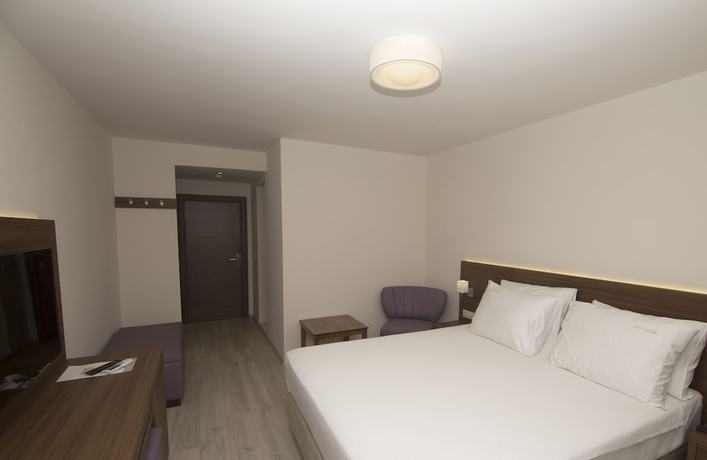 Imagen de la habitación del Neopol Hotel Deluxe. Foto 8