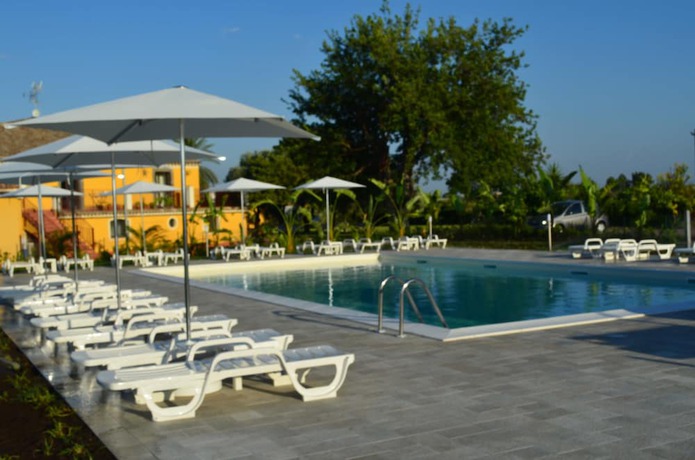 Imagen de la piscina del Neroli Bio Relais. Foto 17
