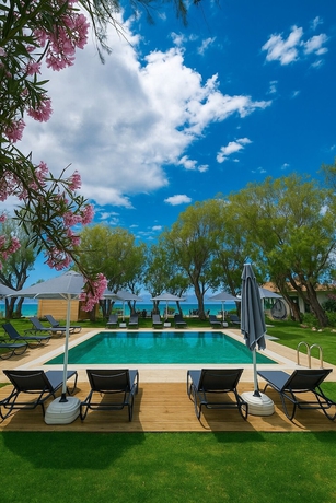 Imagen de la piscina del Nest Beach Bungalows Dat&ccedil;a. Foto 15
