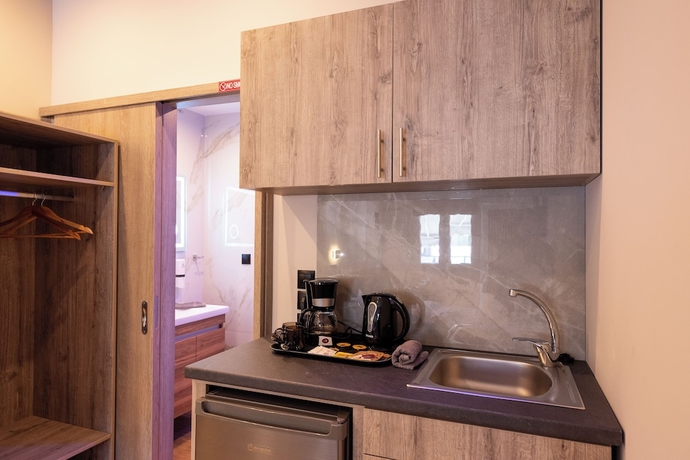 Imagen de la habitación del Nestel Near Athens Airport. Foto 4