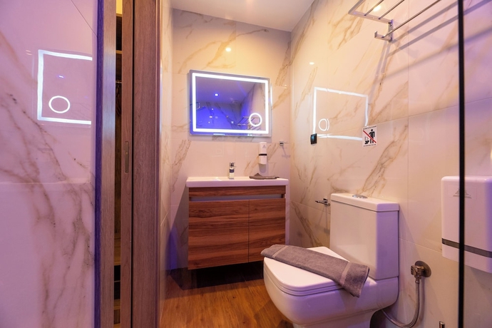 Imagen de la habitación del Nestel Near Athens Airport. Foto 6