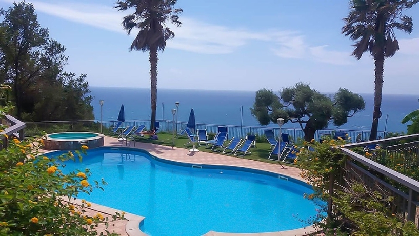 Imagen de la piscina del Nettuno Hotel Palace. Foto 14