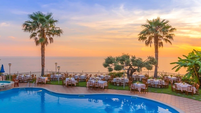 Imagen de la piscina del Nettuno Hotel Palace. Foto 15