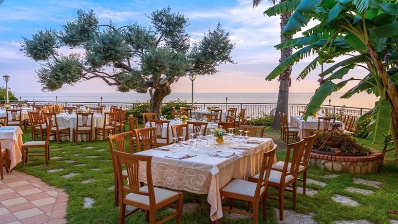 Imagen del bar/restaurante del Nettuno Hotel Palace. Foto 1