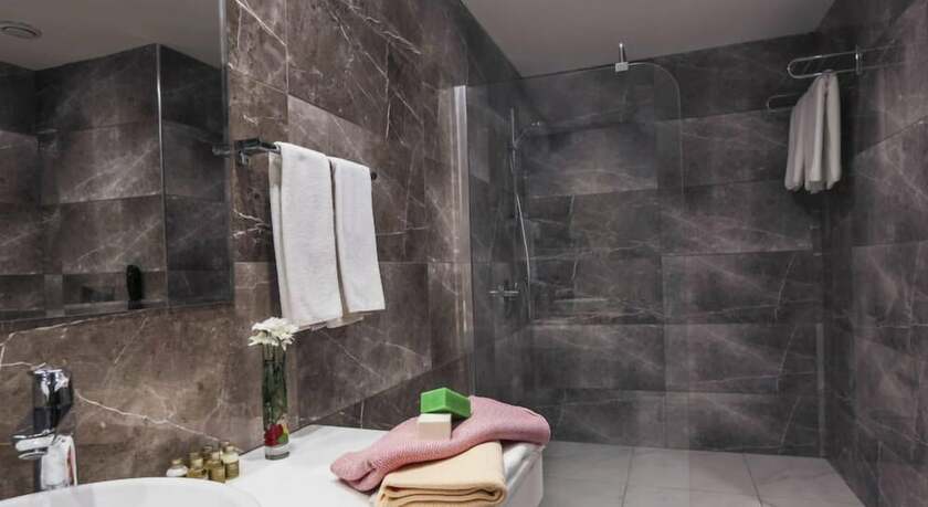 Imagen de la habitación del Nevali Hotel. Foto 19