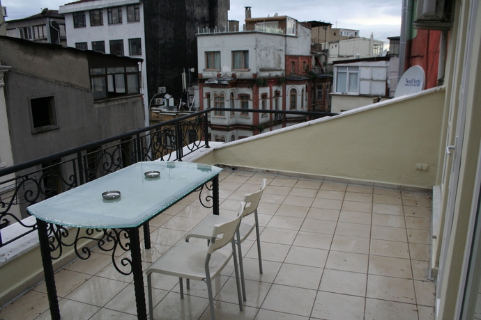 Imagen de la habitación del New Pera Hotel. Foto 8