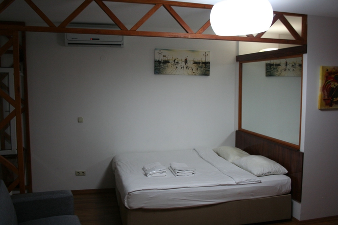 Imagen de la habitación del New Pera Hotel. Foto 16