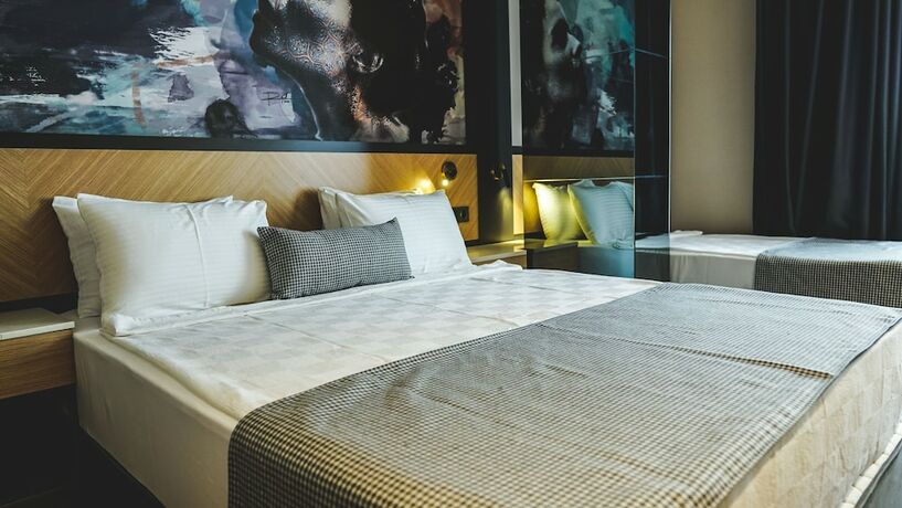 Imagen de la habitación del Ni Hotel Lara. Foto 18