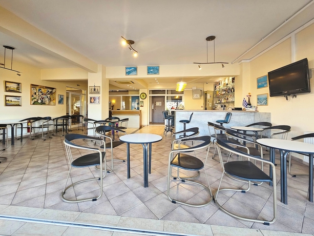 Imagen de los interiores del Niki Hotel Paralia. Foto 13