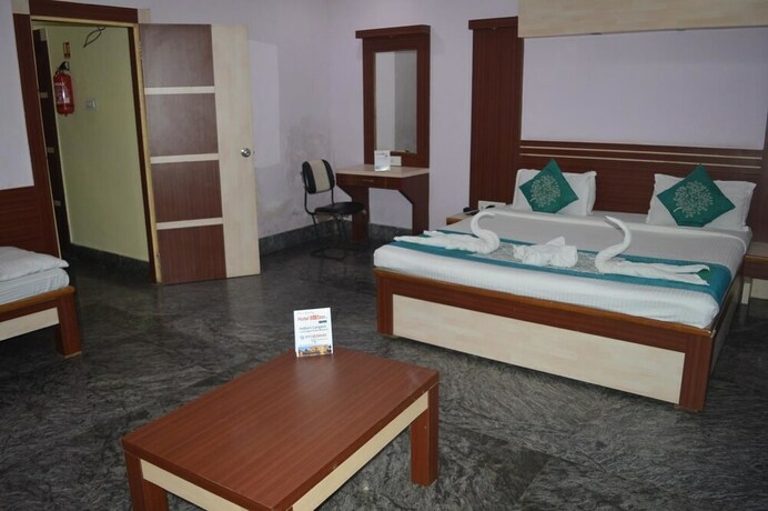 Imagen de la habitación del Nirmala Residency. Foto 19