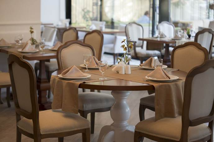 Imagen del bar/restaurante del North Point Hotel. Foto 4