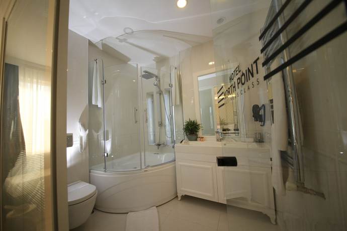 Imagen de la habitación del North Point Hotel. Foto 9